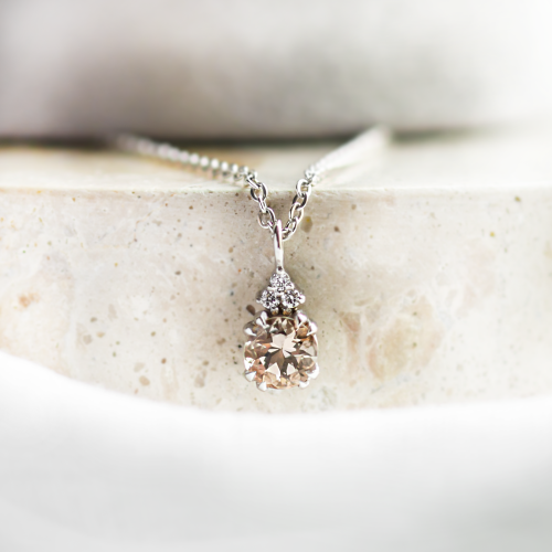 Delicate gold necklace with morganite and side diamonds FEMINA