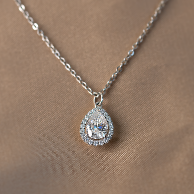 Gold halo pendant with lab-grown diamonds GLORIA
