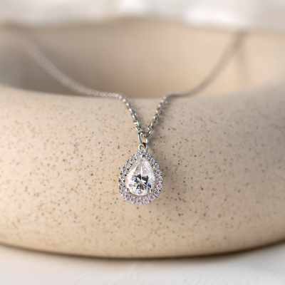 Gold halo pendant with lab-grown diamonds GLORIA