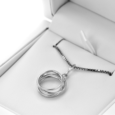 KARDE gold pendant - authenticity and style