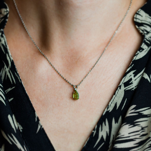 Gold necklace with peridot and diamond KIWI