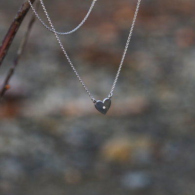 Stříbrný náhrdelník LILLIAN ve tvaru srdce s diamantem