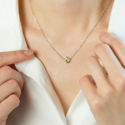 Zlatý náhrdelník s olivínem a diamanty LIME