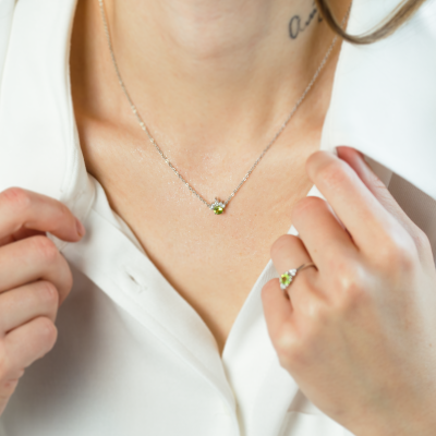 Zlatý náhrdelník s olivínem a diamanty LIME