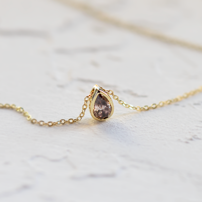 Minimalistický náhrdelník s růžovým lab grown diamantem MAEVA