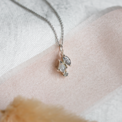 Minimalist cluster neklace with salt and pepper diamonds MANILA