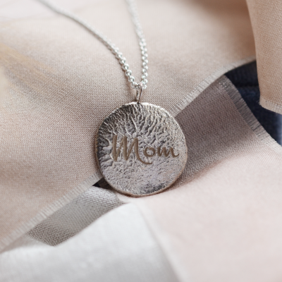Textured personalized necklace with bespoke engraving MOM