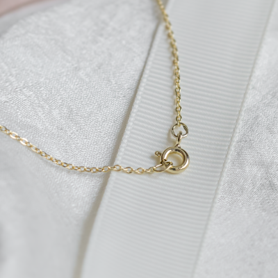 Zlatý náhrdelník v minimalistickém stylu s libovolným gravírem OSA