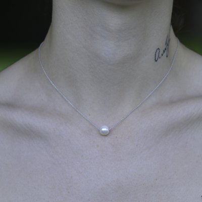 Stříbrný náhrdelník s bílou perlou PEARE