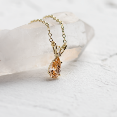 Zlatý přívěsek s oranžovým lab grown diamantem a klasickým diamantem SOLARIS