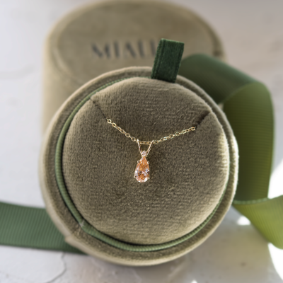Zlatý přívěsek s oranžovým lab grown diamantem a klasickým diamantem SOLARIS