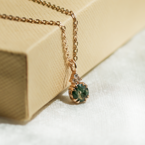 Zlatý přívěsek s mechovým achátem a diamanty TALI