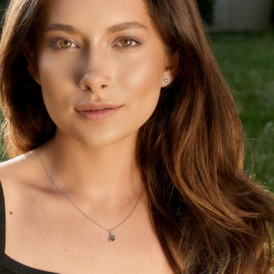 Zlatý přívěsek s asymetrickým safírem a diamanty TRIX