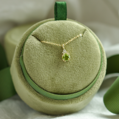 Gold peridot and diamond pendant VERT