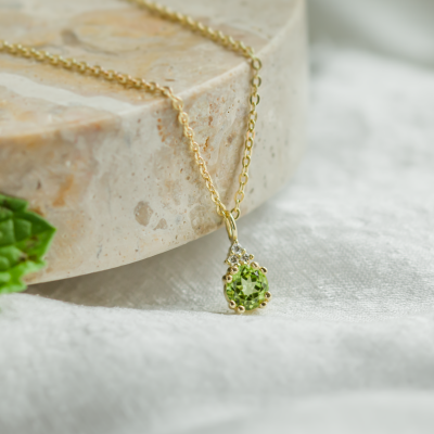 Gold peridot and diamond pendant VERT