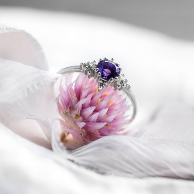 Engagement ring with amethyst and diamonds ALBINEA