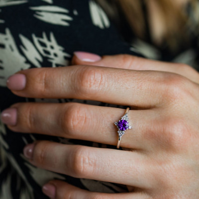 Engagement ring with amethyst and diamonds ALBINEA