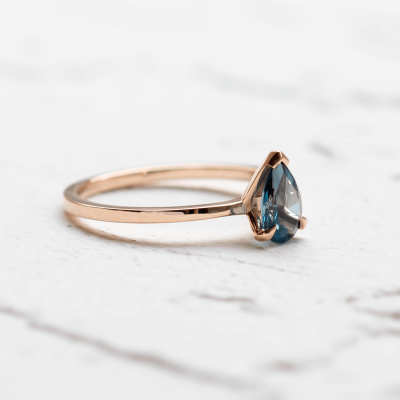 Gold ring with london blue topaz DROP
