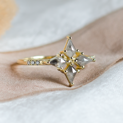 Zlatý prsten ve tvaru hvězdy se salt and pepper diamanty ALESSIA