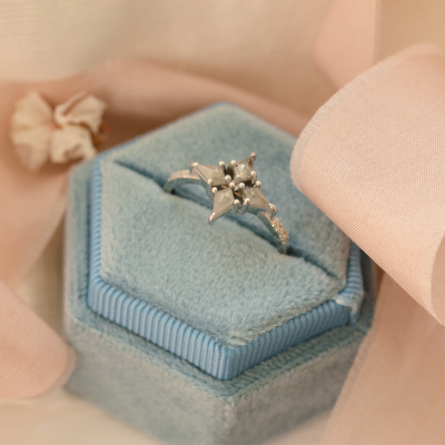 Gold star ring with salt and pepper diamonds ALESSIA