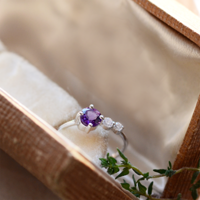Gold ring with purple amethyst and diamonds AMO