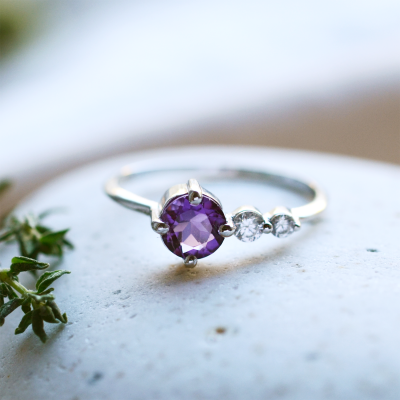 Gold ring with purple amethyst and diamonds AMO