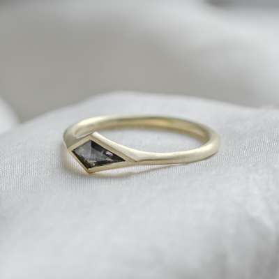 Gold matte ring with kite salt and pepper diamond APEX
