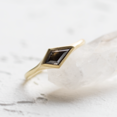 Gold matte ring with kite salt and pepper diamond APEX