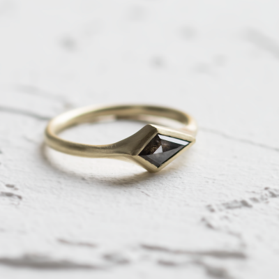 Gold matte ring with kite salt and pepper diamond APEX