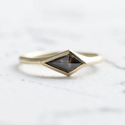 Gold matte ring with kite salt and pepper diamond APEX
