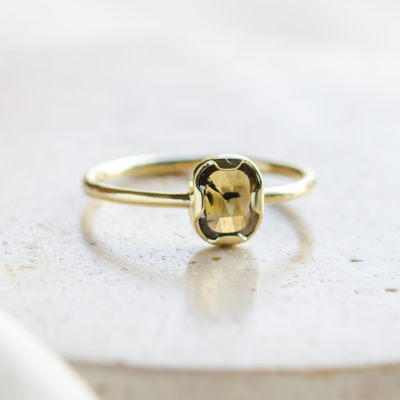 Zlatý prsten se salt'n'pepper diamantem v art deco stylu ARTISTA