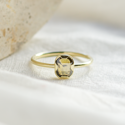 Zlatý prsten se salt'n'pepper diamantem v art deco stylu ARTISTA