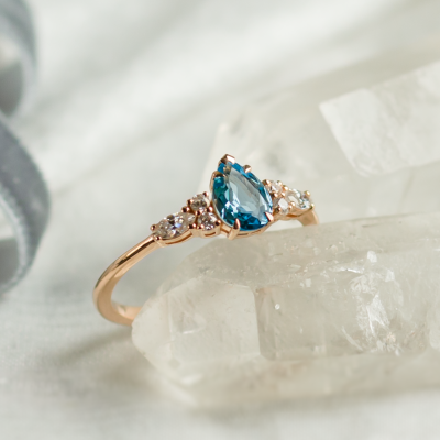 Gold ring with topaz and moissanites ASTROS