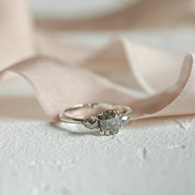Unusual engagement ring with salt'n'pepper diamonds AURELIO