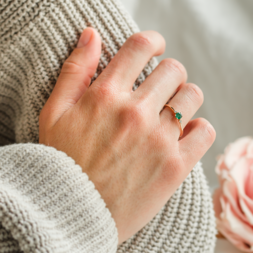 Engagement ring with emerald and side diamonds AVA