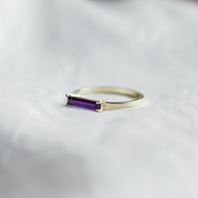 Gold ring with baguette amethyst AYLA