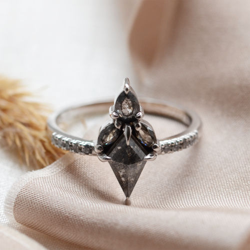 Zlatý cluster prsten se salt and pepper diamanty BEATRICE