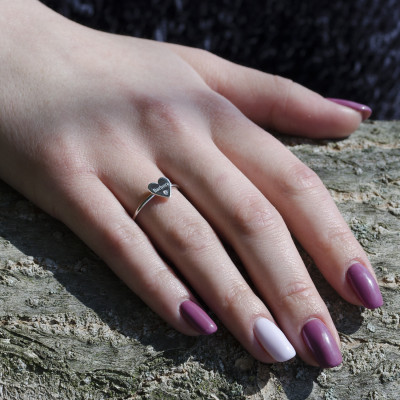Zlatý prsten s gravírem a diamantem BELE