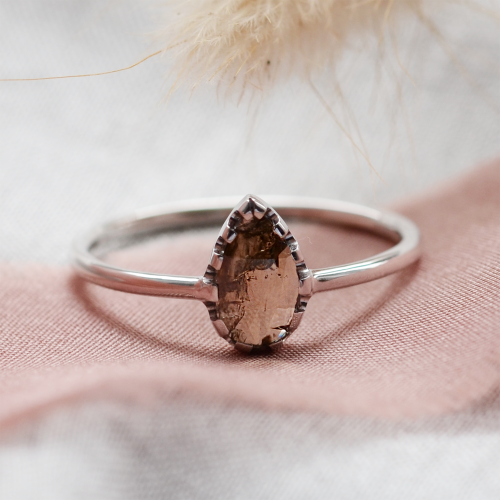 Unikátní zlatý prsten s pear salt and pepper diamantem BEX