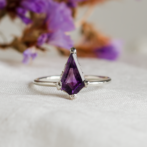 Unusual ring with amethyst BORA