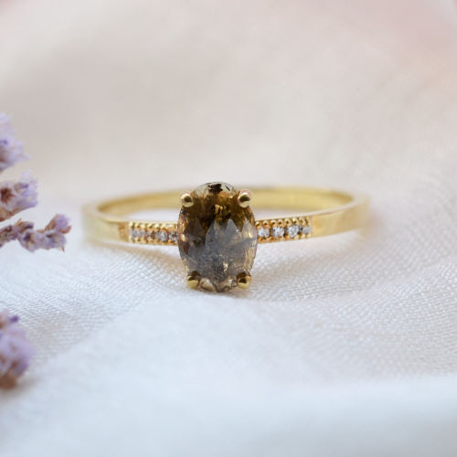 Zlatý prsten s oválným salt  and pepper diamantem BROOKE