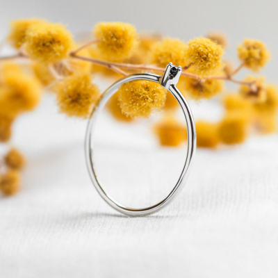 Zlatý minimalistický prsten s černým diamantem BRUNO
