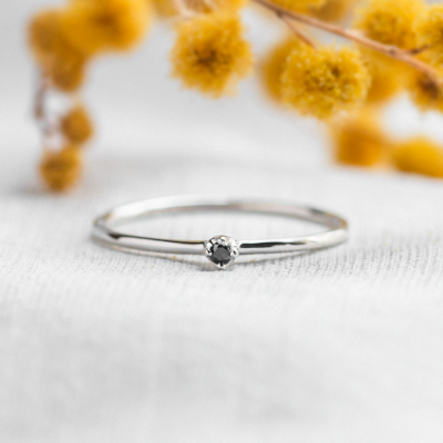 Zlatý minimalistický prsten s černým diamantem BRUNO