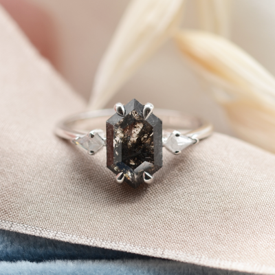 Hexagon salt´n´pepper diamond engagement ring CARLO
