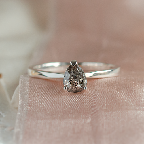 Engagement salt'n'pepper diamond ring CARMIA