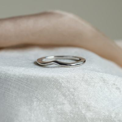 Minimalist curved wedding ring CATANIA
