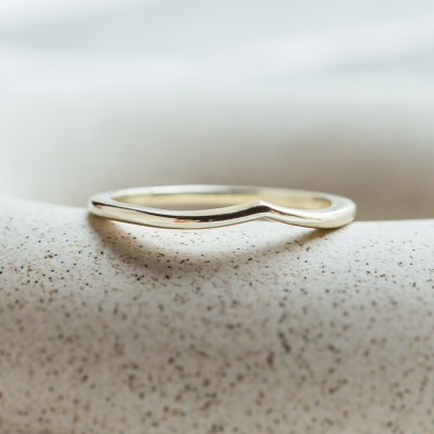 Minimalistický vykrojený snubní prsten CATANIA