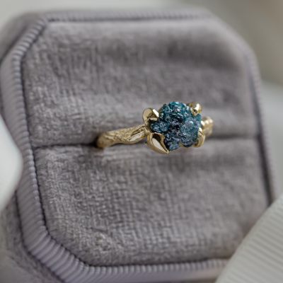 Gold ring with blue raw diamond CLOUD
