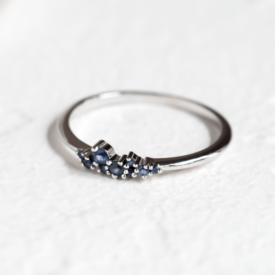 Gold ring with sapphires CLUSTER