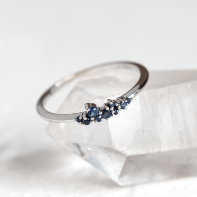 Gold ring with sapphires CLUSTER